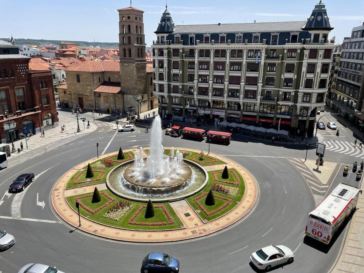 Apartamentos Gyc Vistas A Santo Domingo León Εξωτερικό φωτογραφία