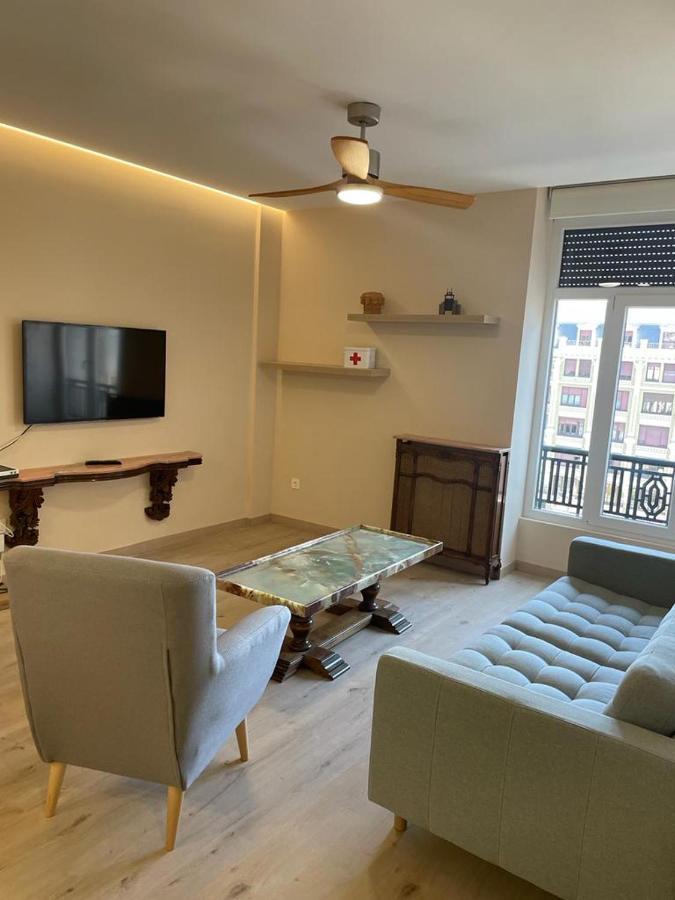 Apartamentos Gyc Vistas A Santo Domingo León Εξωτερικό φωτογραφία